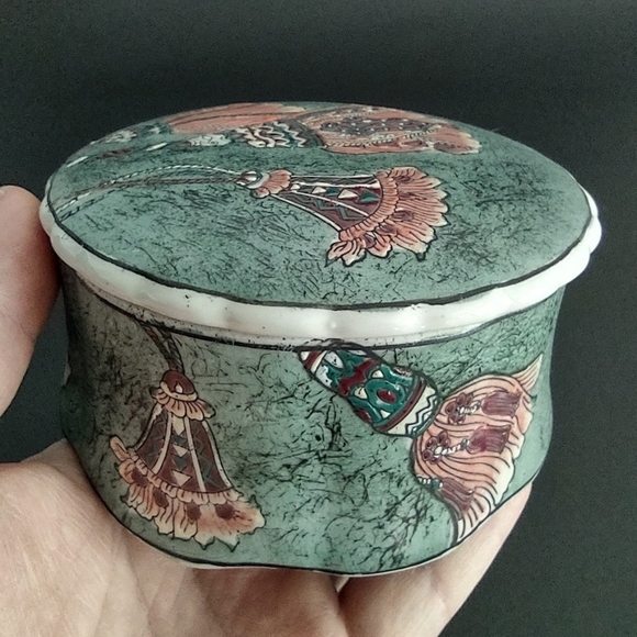 ‼️SOLD‼️ Vintage Oriental Collectible Porcelain Lidded Round Trinket Jewelry Box - Picture 11 of 11